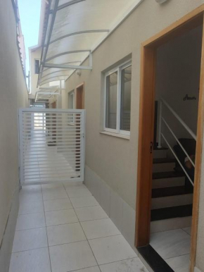 Casa com quintal em condomínio residencial